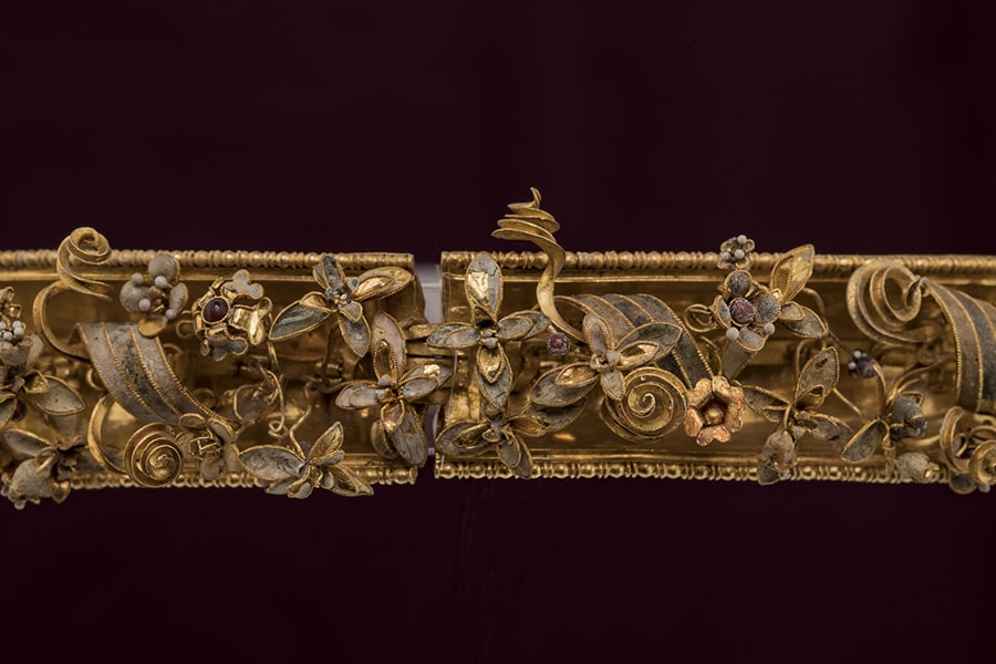 Diadema in oro, smalti e pietre dure dalla Tomba degli Ori di Canosa